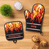 Grill Master Name Zwart met vlammen Ovenwant & Pannenlap Set (Top down)