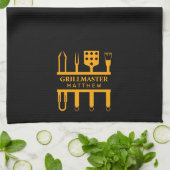 Grill Master vaderdag aangepaste oranje tekst Theedoek (Gevouwen)