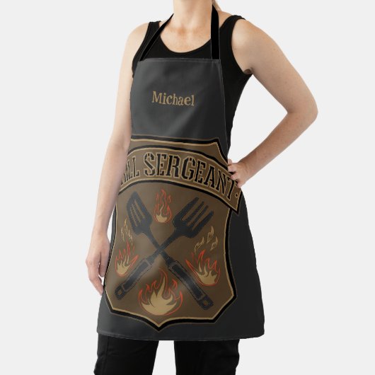Grill Sergeant Badge Ontwerp met Spatula en Fork Schort (Insitu)