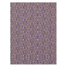 Grillig bloemontwerp met ranken op paarse achtergr