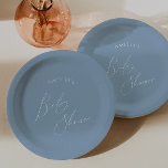grillig stoffig blauw Baby shower Papieren Bordje<br><div class="desc">Maak kennis met onze grillige stoffige borden van blauw baby shower, ideaal voor uw eenvoudige boho spring- of winterfeest! Dit bord heeft een boho-chique sfeer met elegante kalligrafie en een minimalistisch wit-op-blauw ontwerp, waardoor het ideaal is voor jongens. Bovendien is het bewerkbaar, zodat je je eigen stijlvolle, grillige touch aan...</div>