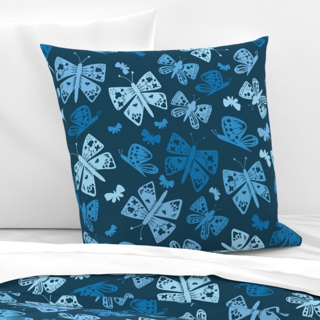 Grillige Blauwe Vlinder Worp Kussen (Whimsical Blue Butterfly Throw Pillow Cushion)