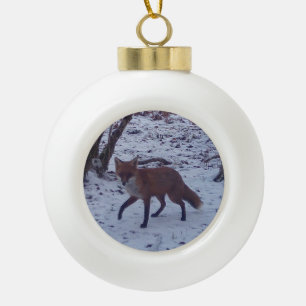 Grillige Bosvos Wintertafereel met Rode Vos Sneeuw Keramische Bal Ornament