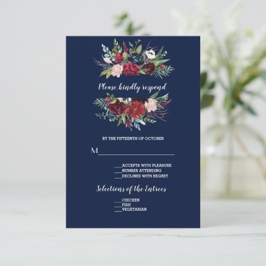 Grillige Burgundy Blush Bloemen Navy Blauwe Trouw RSVP Kaartje (Staand voorkant)