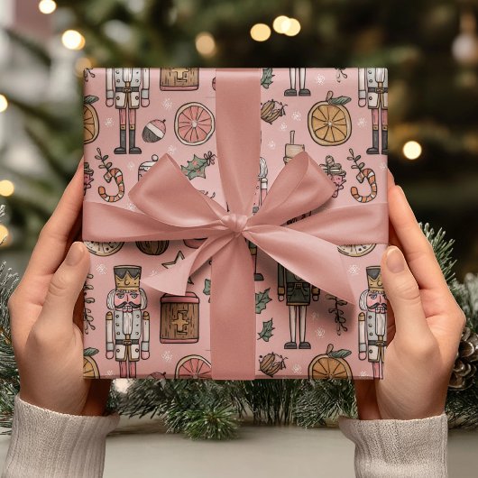 Grillige Notenkraker Roze Cadeaupapier