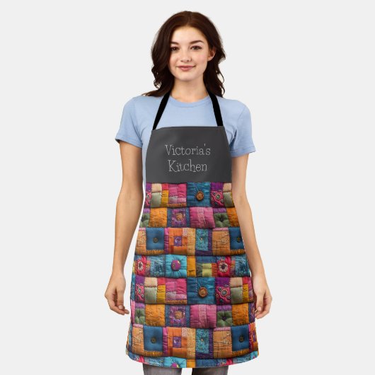 Grillige Patchwork Dekbedpatroon: Kleurrijk Ontwer Schort (Gedragen)