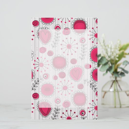 Grillige rode en witte harten en bloemen bloemmoti briefpapier (Staand voorkant)