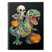 Grillige skelet rijdende mummie T-Rex Halloween Notitieboek (Voorkant)