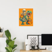 Grillige Skelet Rijdt Mummie T-Rex Halloween  Poster (Thuiskantoor)