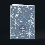 Grillige Sneeuwvlok Wenskaart in Blauw Kaart<br><div class="desc">Een grillig draaiend sneeuwvlokpatroon in blauw. Vintage geïnspireerde sneeuwvlokken in verschillende maten,  vormen en tinten dwarrelen rond op een achtergrond van staalgrijs. Geweldig voor al uw winter-sneeuwliefhebbers!</div>