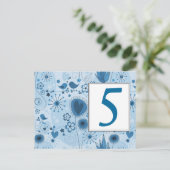Grillige tuin in blauwe tafel nummergelegenheidspo briefkaart (Staand voorkant)