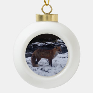 Grillige Winter Vos In Sneeuw Festieve Wilde Diere Keramische Bal Ornament