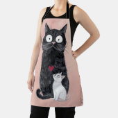 Grillige Zwarte Kat en Witte Kitten met Rode Hart Schort (Insitu)