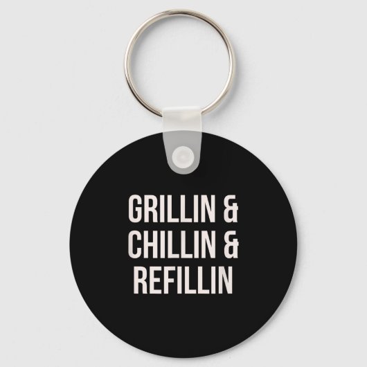 Grillin Chillin en Refillin Dad BBQ Cook Grappig Sleutelhanger (Voorkant)