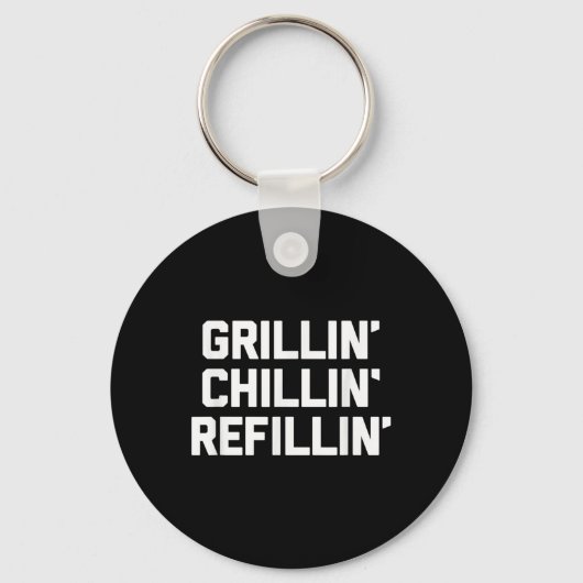 Grillin, Chillin, Refillin - Grappige barbecue Gri Sleutelhanger (Voorkant)
