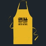 GrillMaster BBQ koning van de grill aprons voor ma Lang Schort<br><div class="desc">GrillMaster BBQ koning van de grill-kookpannen voor mannen. Geel, beige of wit weefsel met zwarte afdruk. Beste barbecue cadeauidee voor de echte grillfather; echtgenoot, vader, oom opa, broer enz. Koel design met persoonlijke citaten over kokkoeken. In twee versies, kort en lang met zakken.</div>