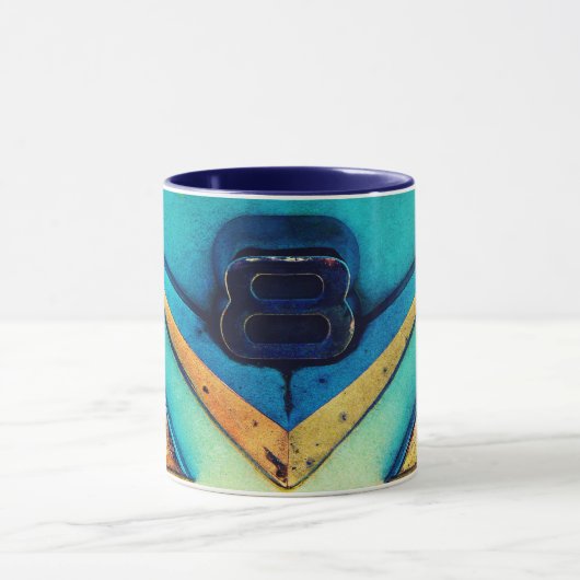 Gritty V8-motoremblem Mok (Midden)