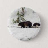 Grizzlies in de sneeuw ronde button 5,7 cm (Voorkant)
