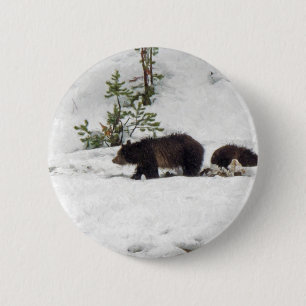 Grizzlies in de sneeuw ronde button 5,7 cm