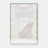 Grizzly Bear Plays With Sign Post-it® Notes (Voorkant)
