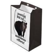 Grizzly Bear Putting Bear Minimum Efforts Funny Medium Cadeauzakje (Voorkant Gekanteld)