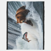grizzly Beer catching salmon Fleece Deken (Voorkant)