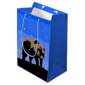 Grizzly Beer in de winter - Oorspronkelijke Wilde  Medium Cadeauzakje (Voorkant Gekanteld)