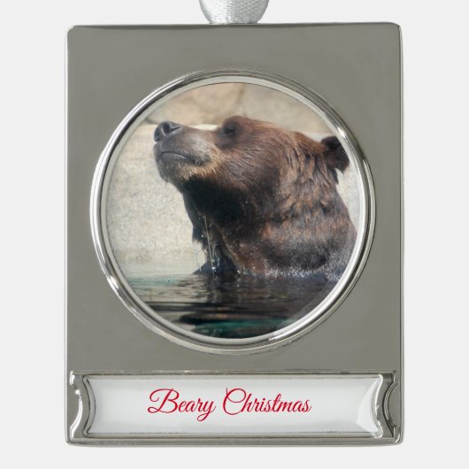 Grizzly Beer in water Verzilverd Banner Ornament (Voorkant)