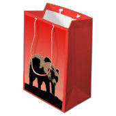 Grizzly Beer op zonsondergang - Originele Wildlife Medium Cadeauzakje (Achterkant Gekanteld)