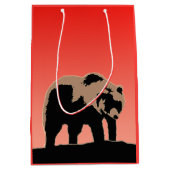 Grizzly Beer op zonsondergang - Originele Wildlife Medium Cadeauzakje (Voorkant)
