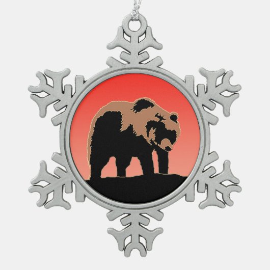 Grizzly Beer op zonsondergang - Originele Wildlife Tin Sneeuwvlok Ornament (Voorkant)