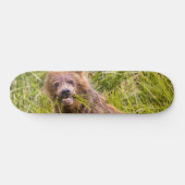 Grizzly cub grazing, Alaska Persoonlijk Skateboard (Horizontaal)