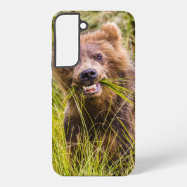 Grizzly cub grazing, Alaska Samsung Galaxy Hoesje