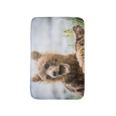 Grizzly Cubs die op zoek zijn naar hun moeder Badmat (Voorkant Verticaal)