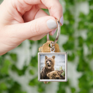 Grizzly Cubs die op zoek zijn naar hun moeder Sleutelhanger