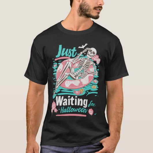 Grizzly Zomer Strand Skelet Wachtend Op Halloween T-shirt (Voorkant)