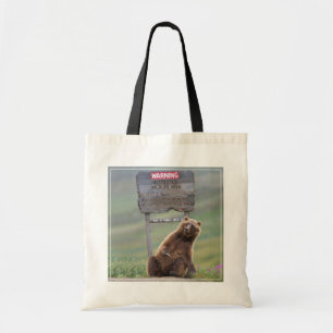 Grizzlybeer speelt met bord tote bag