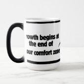 Groei begint aan het einde van je comfortzone. magische mok (Links)