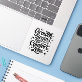 Groei begint aan het einde van je comfortzone sticker (Laptop met iPhone)