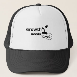 Groei Heeft Tijd Nodig – Minimale Motivatie Quote Trucker Pet