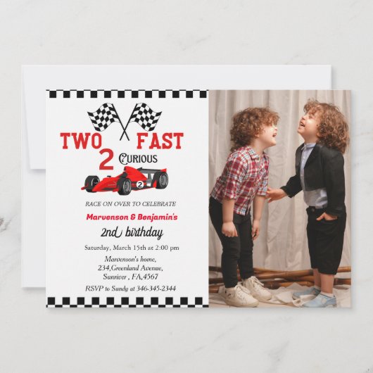 Groei te snel met raceauto's op de tweede verjaard kaart (Voorkant)