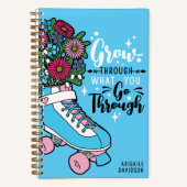 Groeien door Bloemen Schaats Cartoon Naam Transgen Notitieboek (Voorkant)
