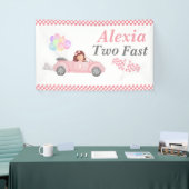 Groeien Twee Snelle Roze Race Auto Meisje 2e dag Spandoek (Beurs)