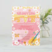 Groeiend in Zeven Groovy meisje 7e verjaardag. Kaart (Staand voorkant)