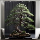 Groeiende Bonsai Pine Tree in Black Achtergrond Douchegordijn