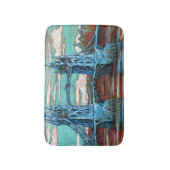 Groeiende brug in een fantasiestad badmat (Voorkant Verticaal)