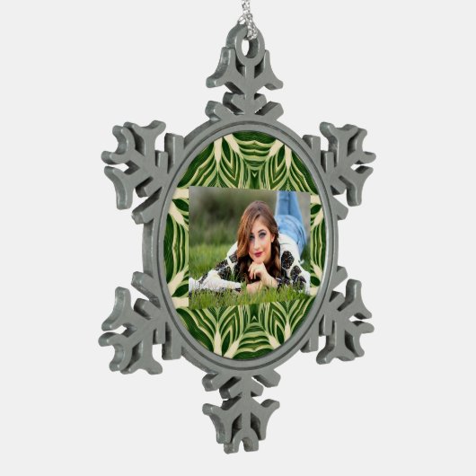 groen abstracte botanische tropische palmbladeren tin sneeuwvlok ornament (Links)