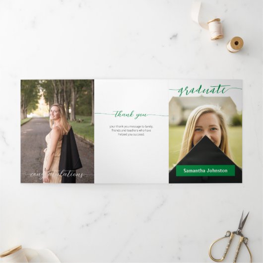 Groen Afstudeer Script Modern Drie Foto Drieluik Uitnodiging (Buitenkant)