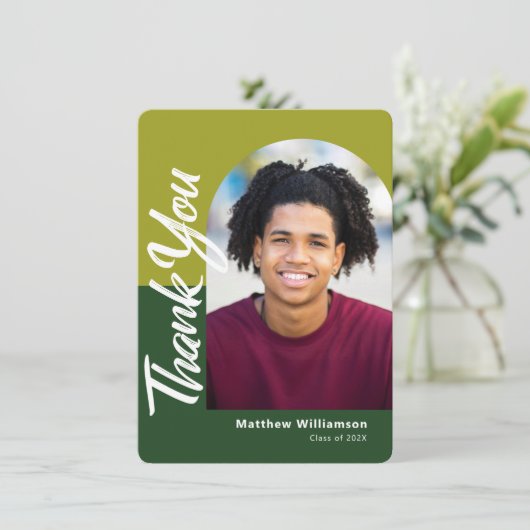 Groen Afstuderen Foto Bold Arch Script Modern Bedankkaart (Staand voorkant)
