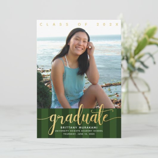 Groen afstuderen foto goud glitter script modern kaart (Staand voorkant)